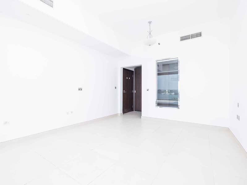 6 Offers_Luxury_Living___Sea_View___Vacant-8. jpg