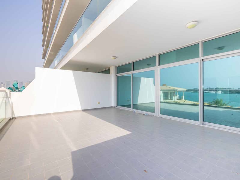 8 Offers_Luxury_Living___Sea_View___Vacant-14. jpg