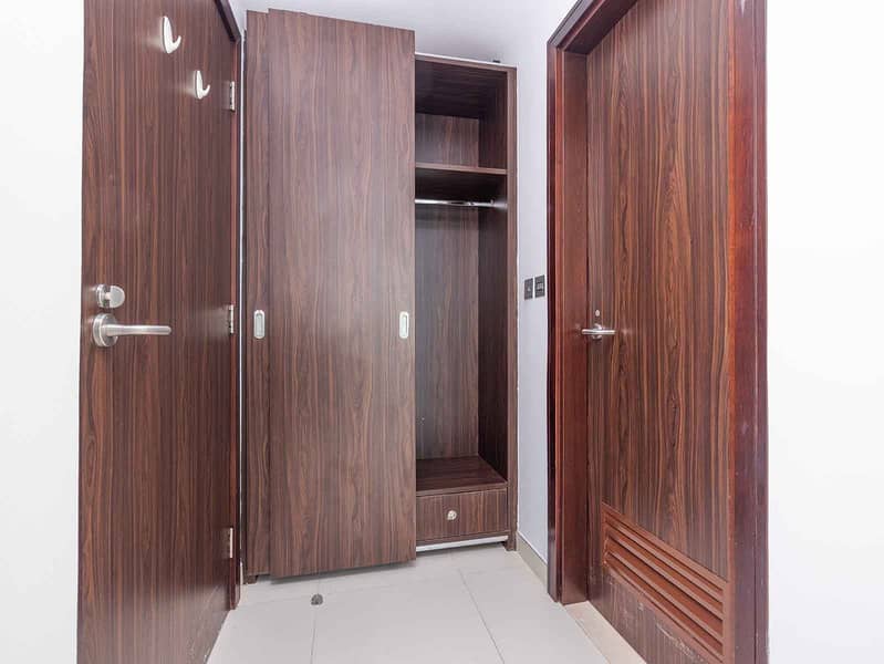 9 Offers_Luxury_Living___Sea_View___Vacant-9. jpg