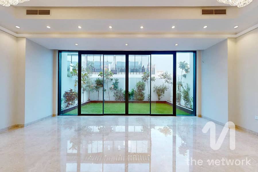 Custom Built| 4 Beds + Maids| Vacant