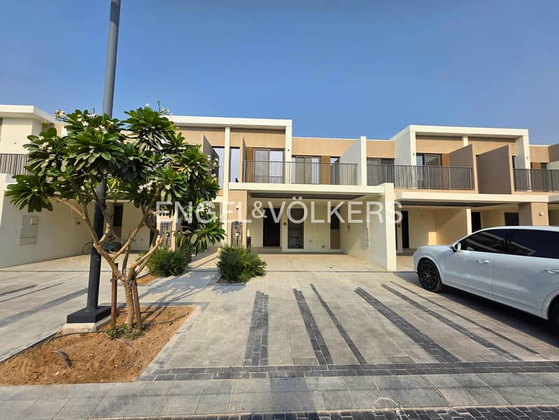 Brand-New Condition | Signle Row Privacy