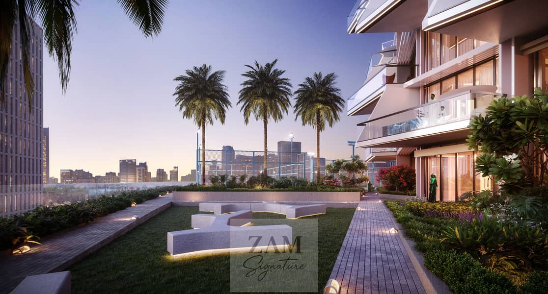 4 Exterior Royale 5. jpg