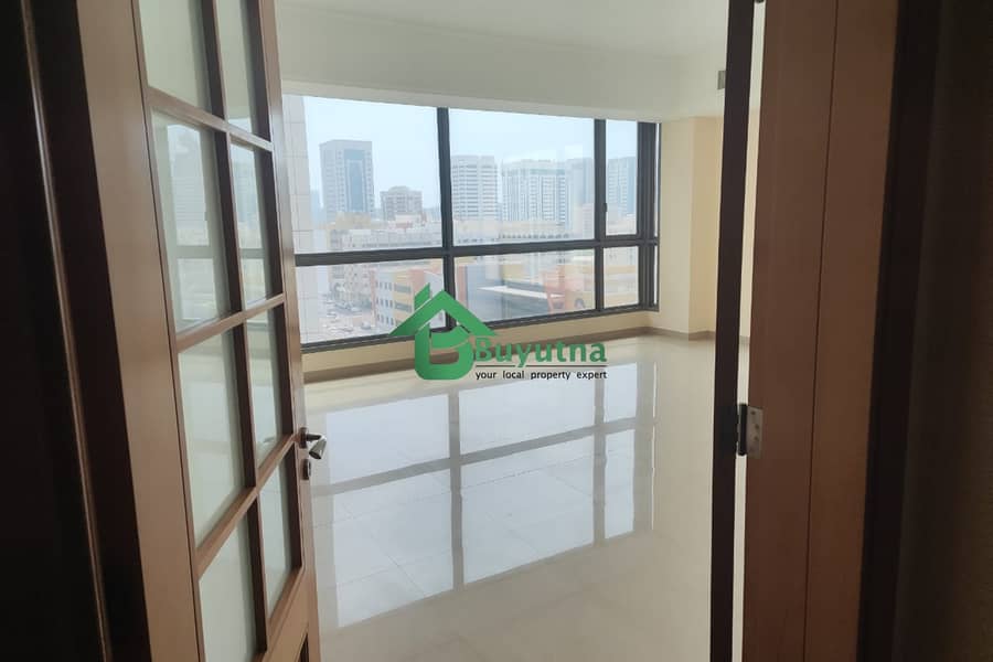 شقة في شارع الفلاح 3 غرف 135000 درهم - 12094459