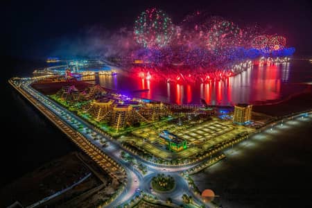 2 Bedroom Apartment for Sale in Al Marjan Island, Ras Al Khaimah - Great Amenities | Beach Front | Tenanted