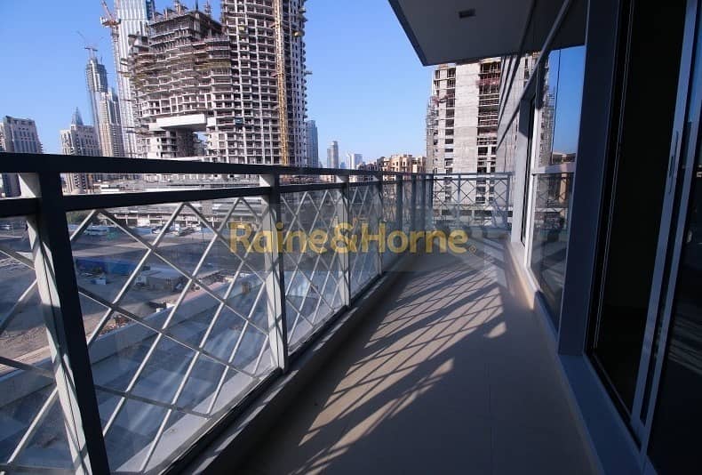 1 Spacious Bedroom with Balcony and Canal View 1 Spacious Bedroom with Balcony and Canal View