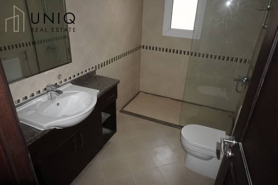 14 Bathroom. jpeg