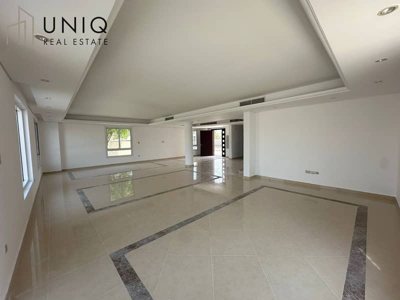 6 Living Area . jpeg
