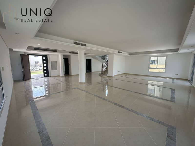 7 Living Area 2. jpeg