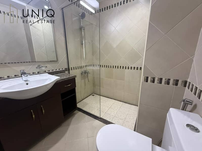 23 Bathroom 5. jpeg