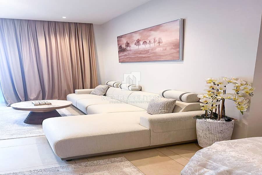 Stylish | Multiple Cheques | Vacant