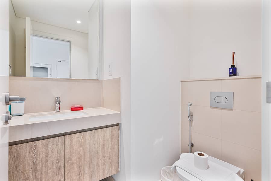 15 Full Bathroom 1. jpeg