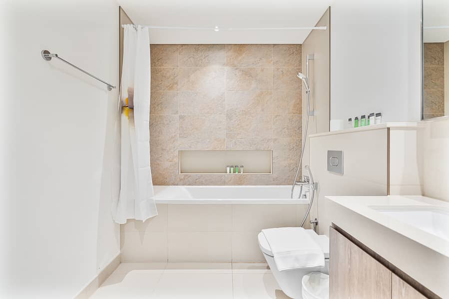 16 Full Bathroom 2 (1). jpeg