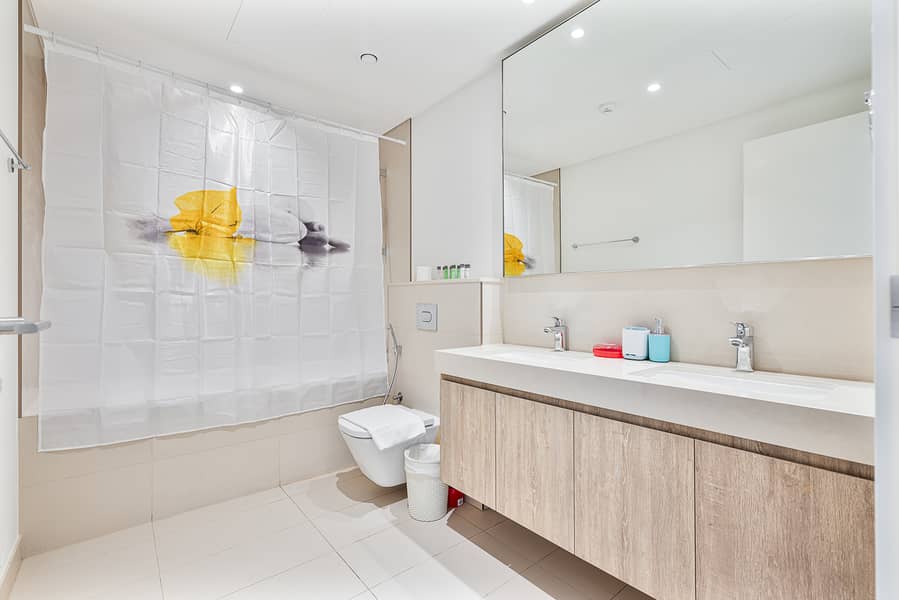 17 Full Bathroom 2. jpeg