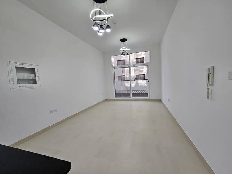 8 ba5eef8d-77e0-4ef2-bfd4-22f4d9c13895. jpg