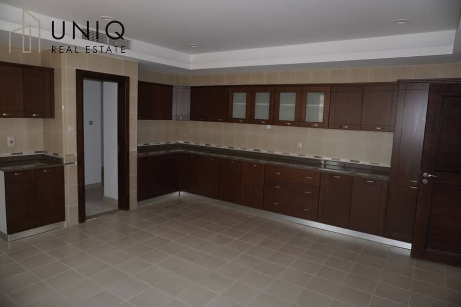 4 Kitchen 3. jpeg