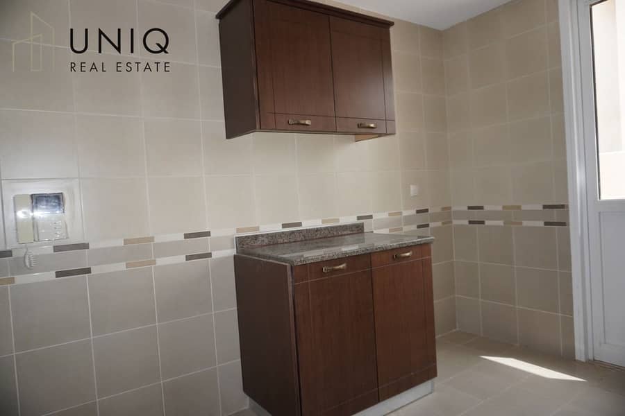 5 Kitchen 1 . jpeg