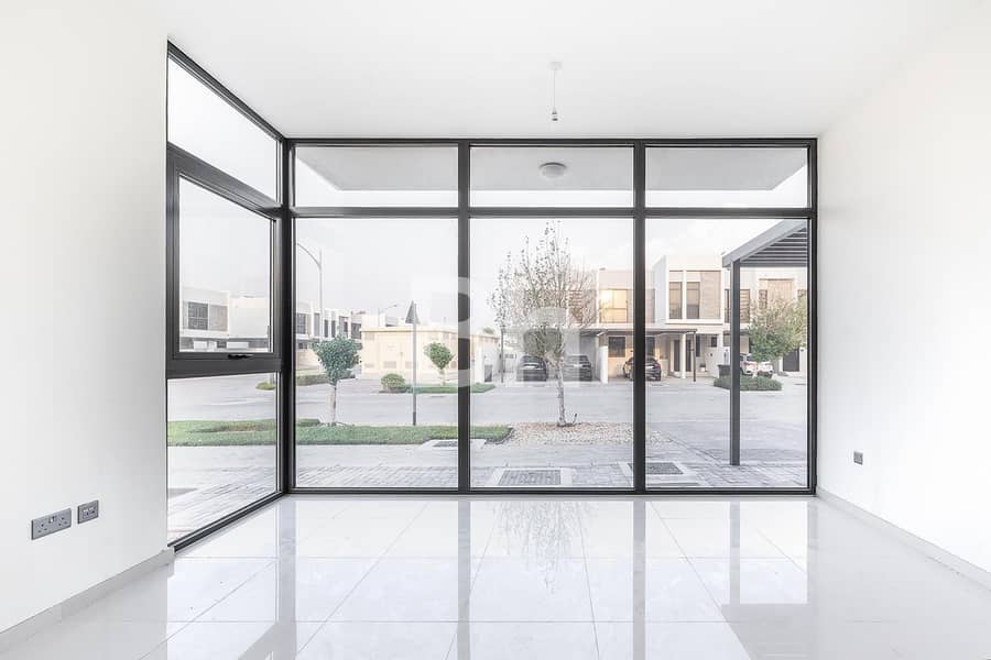 Must View | Brand New | Vacant | Luxurious