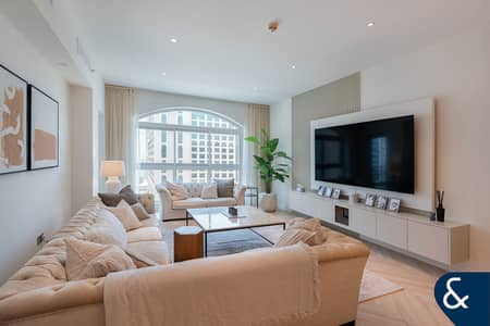 2 Bedroom Flat for Sale in Palm Jumeirah, Dubai - Tastefully Upgraded | Top Floor | 1887 Sq Ft