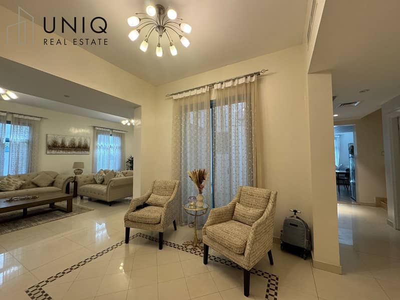 5 Living Area 8. jpeg