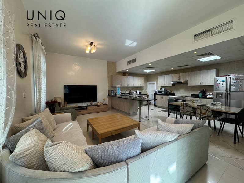 7 Living Area 1. jpeg