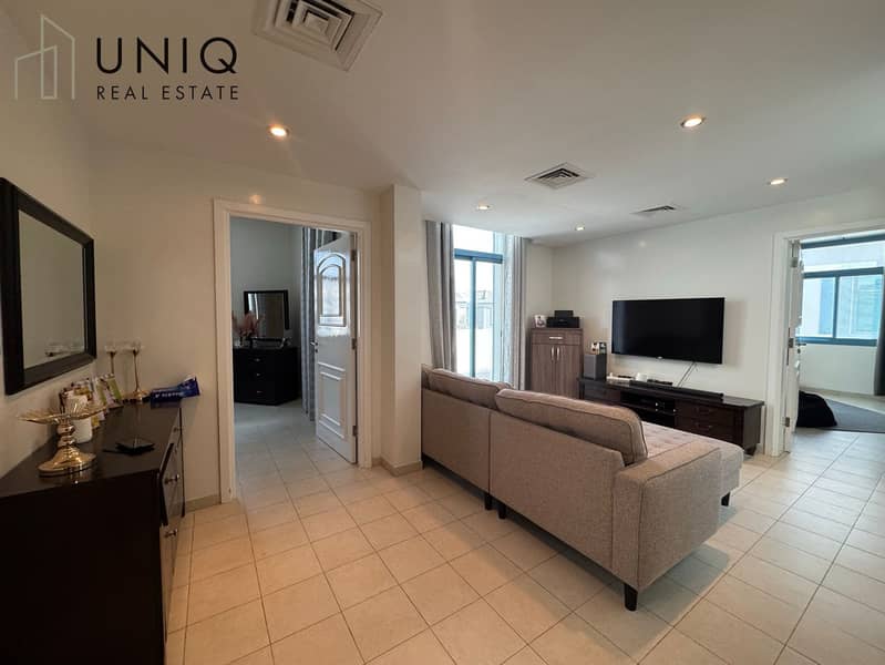 18 Living Area 9. jpeg