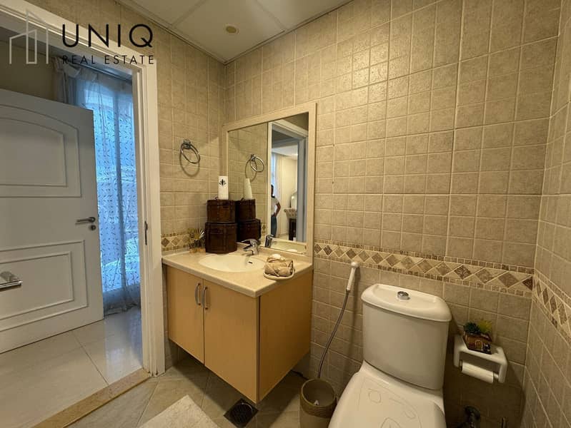 33 Bathroom. jpeg