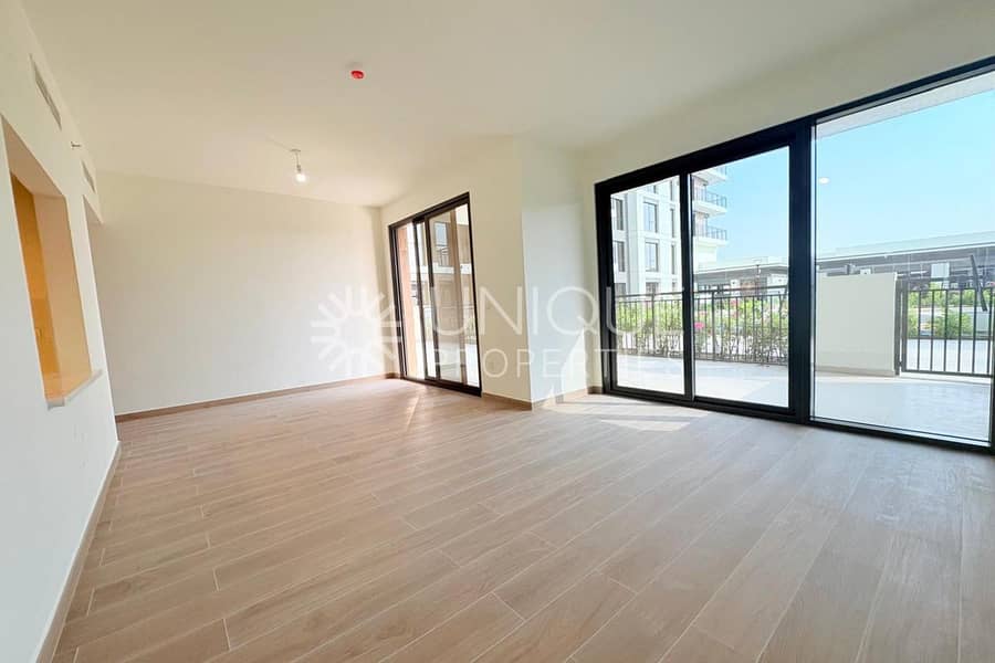 BRAND NEW I HUGE TERRACE I VACANT