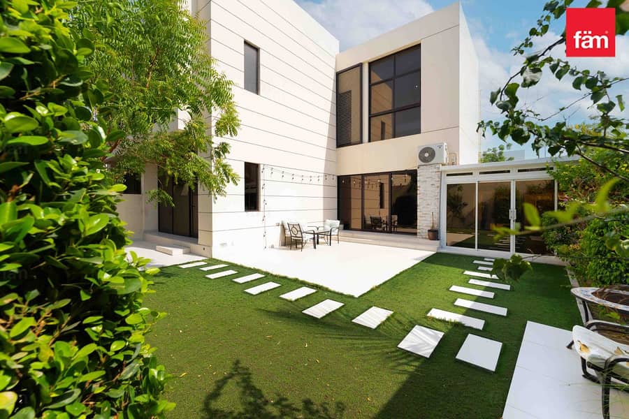 Smartly Upgraded Courtyard|Primest Location|Majlis
