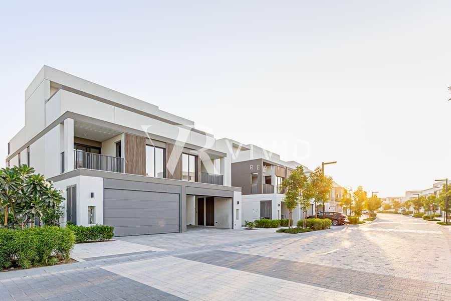 Single Row | Upgraded Open Kitchen | Landscaped
