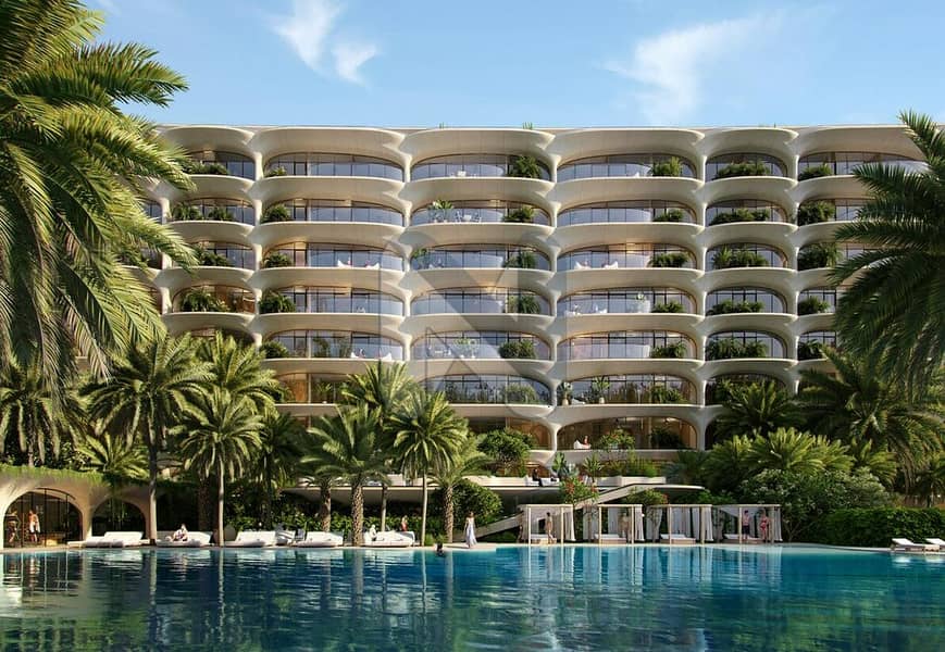 Luxe & Sweeping Views Where the City Meets the Sea Luxe & Sweeping Views Where the City Meets the Sea