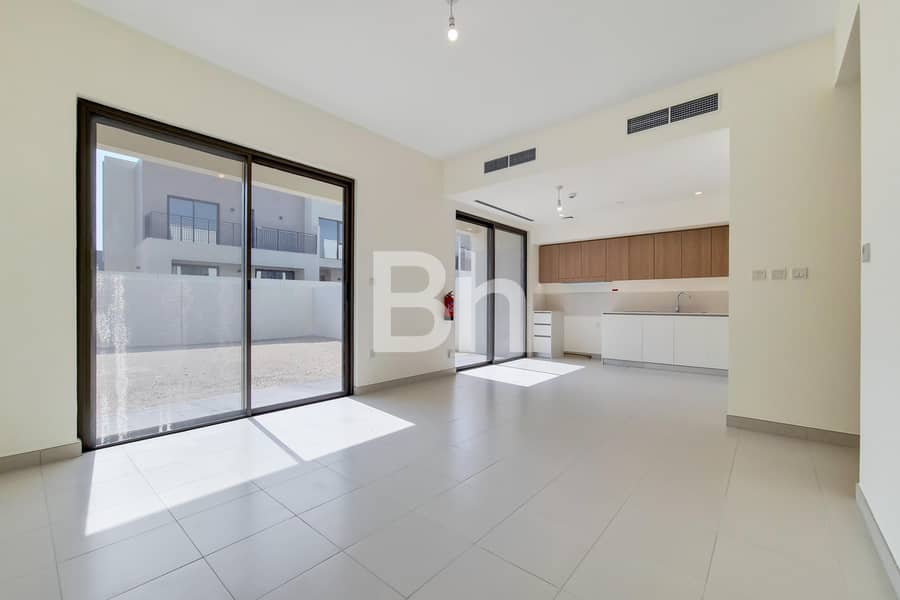 Large Corner Plot | Modern Finish | Ready to Move