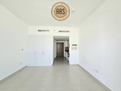 Studio for Rent in Dubai South, Dubai - 20250701_155354. jpg