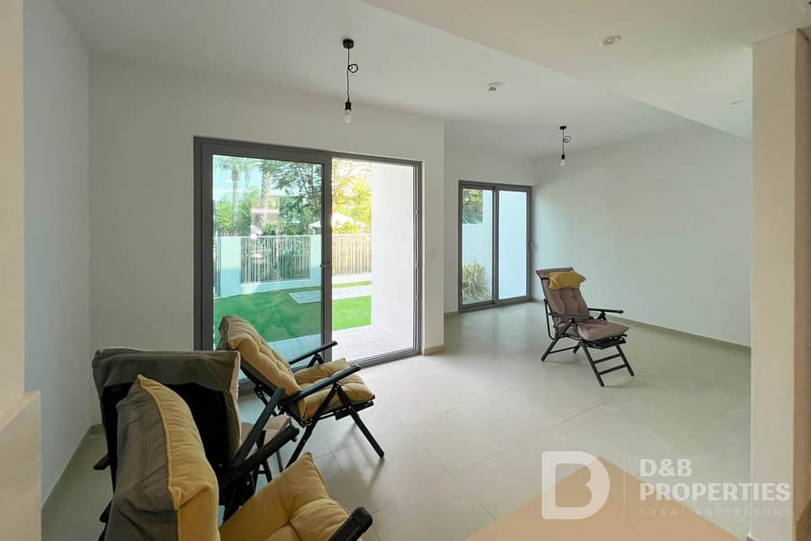Elegant New 3BR Townhouse | DoubleParking
