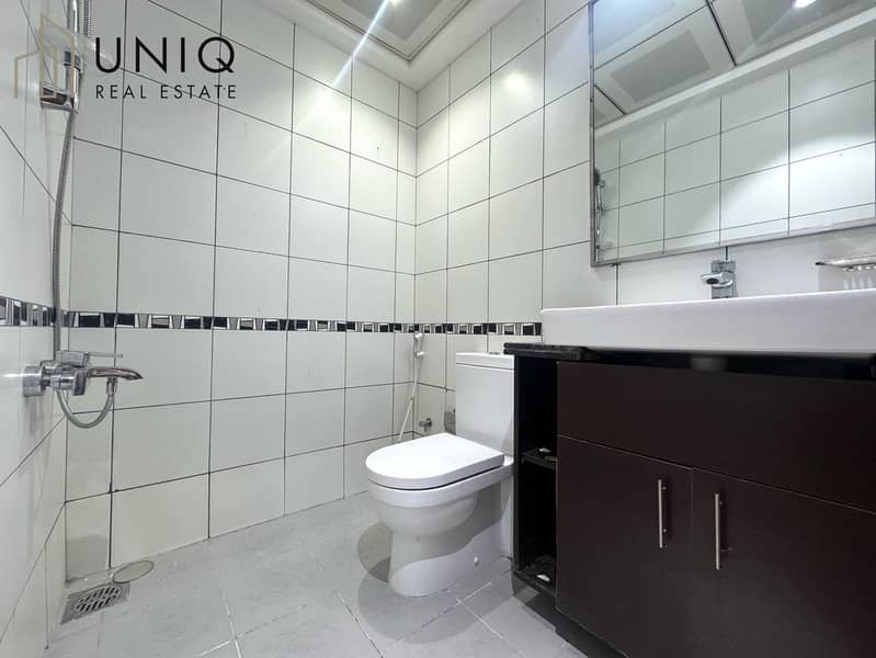 34 Bathroom 5. jpeg