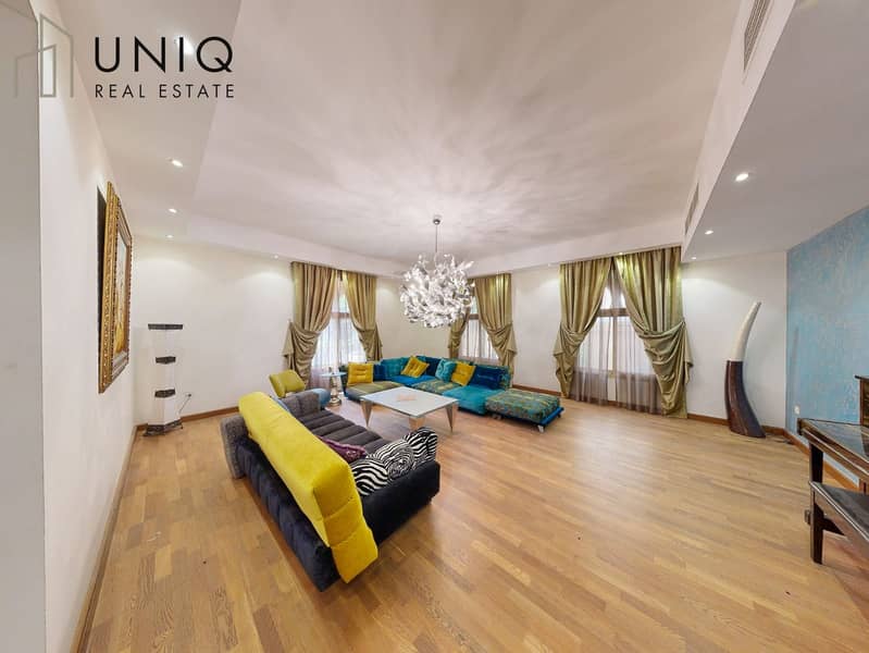 10 Living Area. jpeg