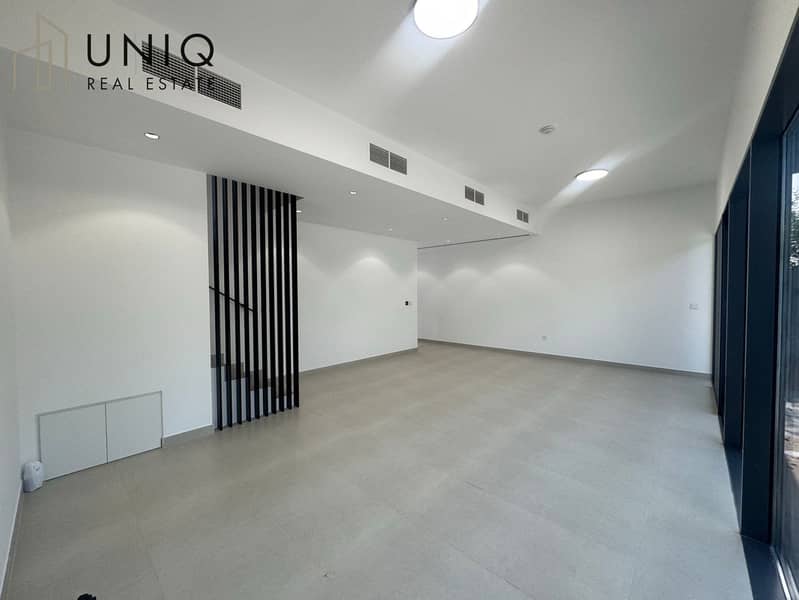 2 Living Room 1. jpg
