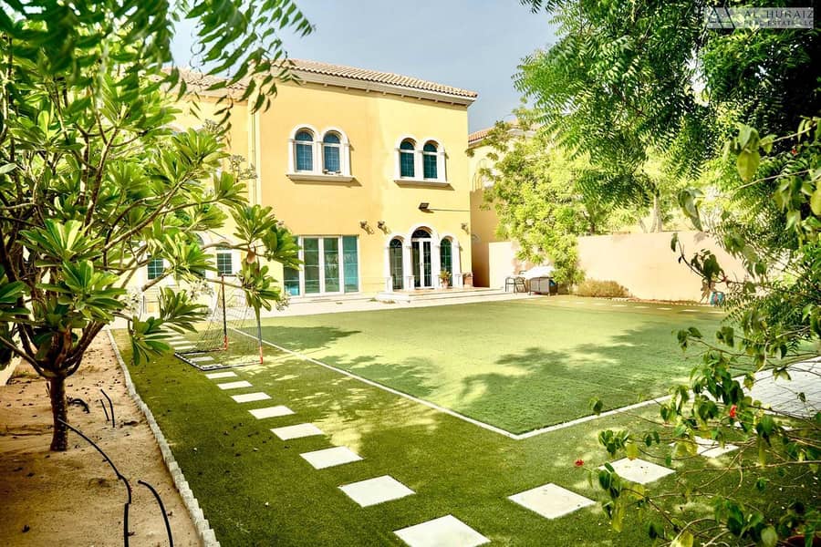 Upgraded 4BR Villa | Central location | Close to park