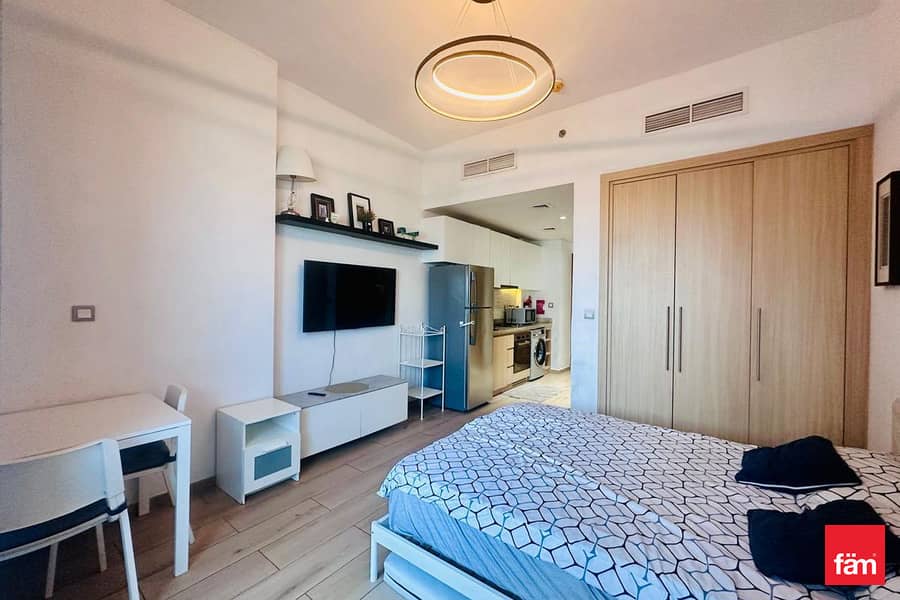Walking Distance to Metro | Fully FURNISHED Walking Distance to Metro | Fully FURNISHED