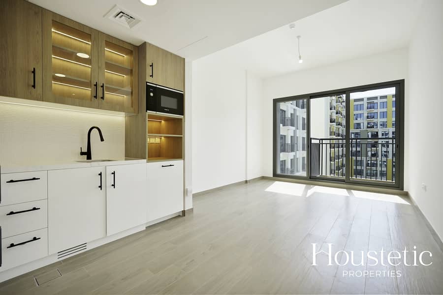 Fully Fitted Kitchen | Pool View | Ready to Move In Fully Fitted Kitchen | Pool View | Ready to Move In