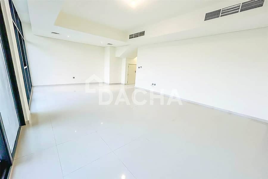 LUXURY| Middle Unit | Single Row | Spacious Layout LUXURY| Middle Unit | Single Row | Spacious Layout
