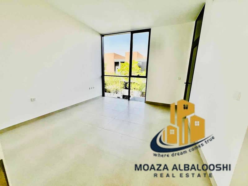 4 3abe030b-2470-40ba-8194-f7666e4bd2a2. jpg