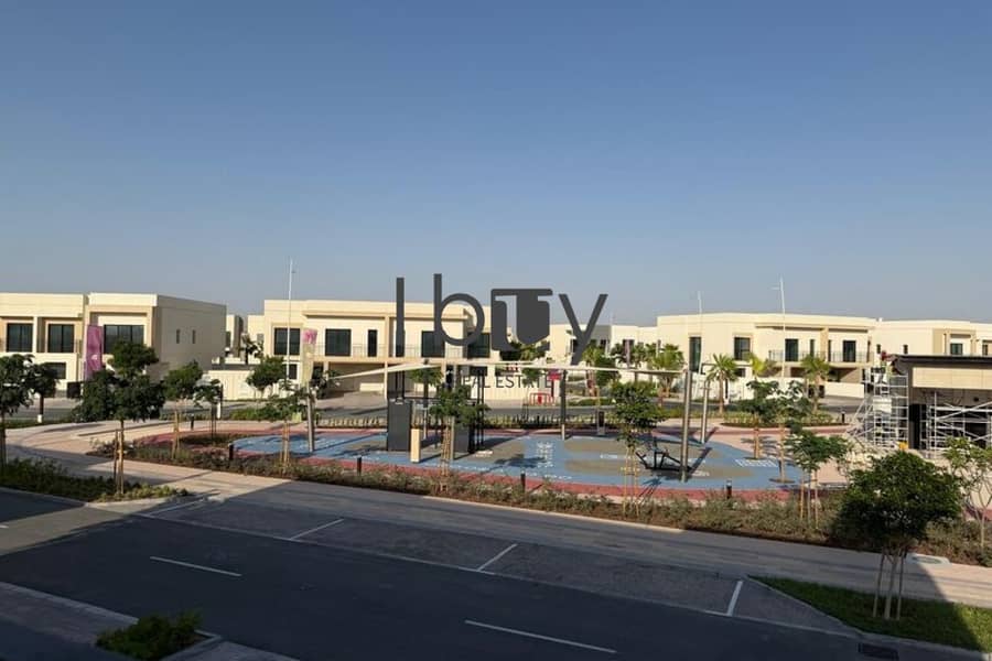 Mid Unit | Double Row | Private Garden | Brand New