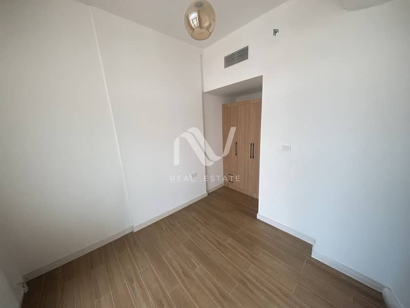 7 Oasis Residences_0000_expand. jpg