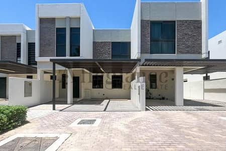4 Bedroom Villa for Sale in DAMAC Hills 2 (Akoya by DAMAC), Dubai - Middle Unit | Spacious Layout | Back to back