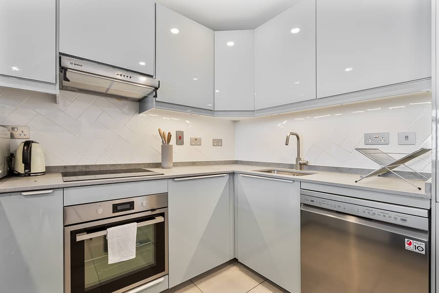 8 Full Kitchen (12). jpeg