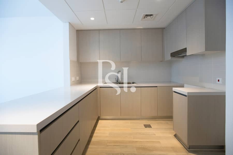 8 water-edge -yas-island-abudhabi-kitchen (2). jpg