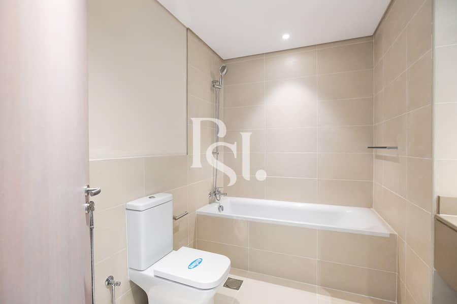 17 water-edge -yas-island-abudhabi-bathroom (1). jpg