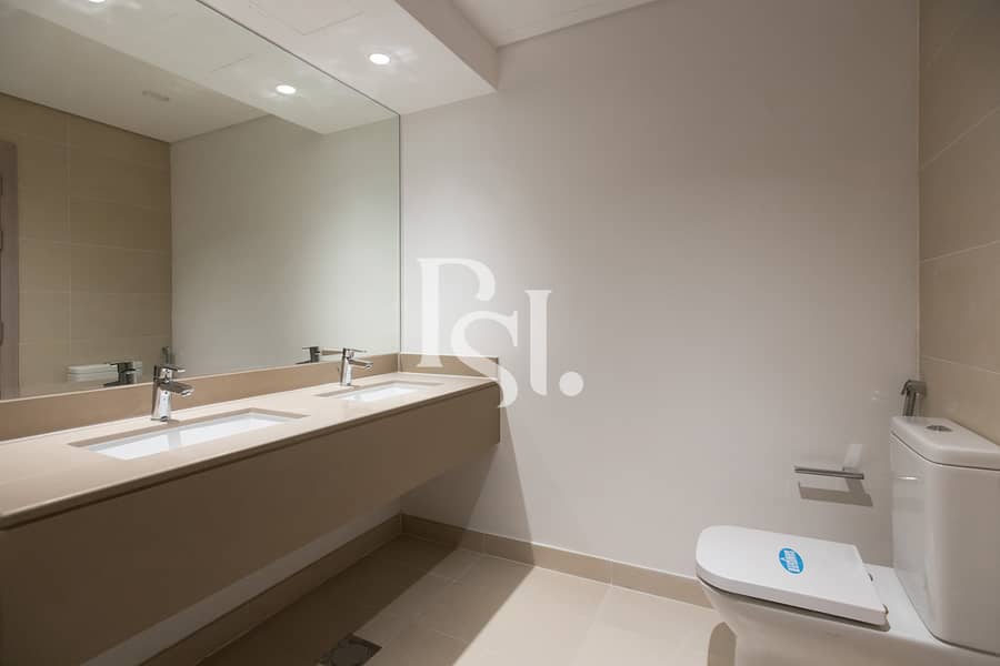 12 water-edge -yas-island-abudhabi-bathroom (2). jpg