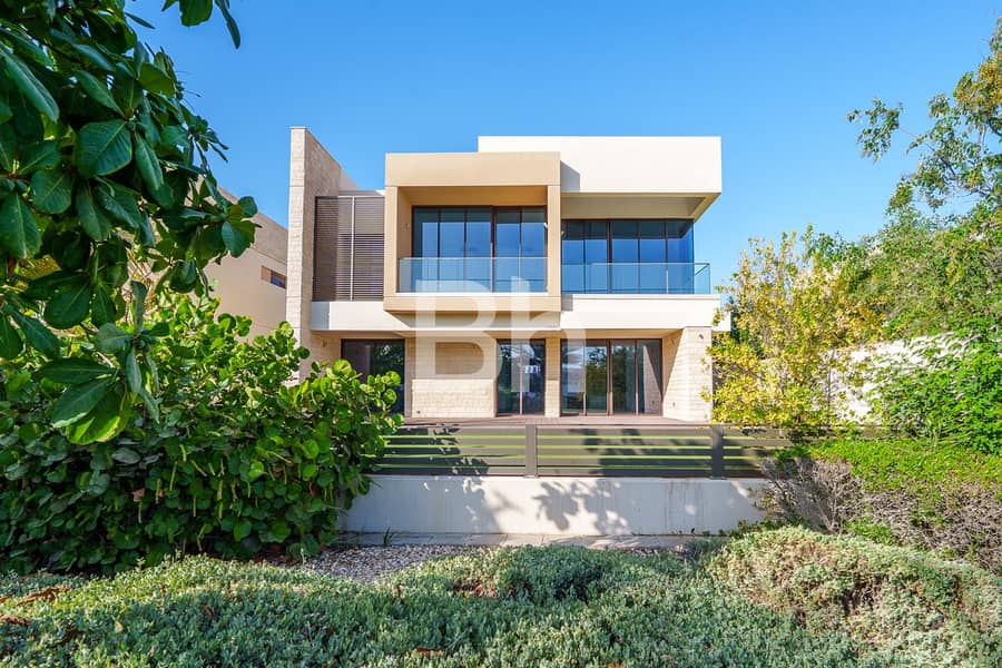 Luxury Family Villa | Vacant | Prime Location Luxury Family Villa | Vacant | Prime Location