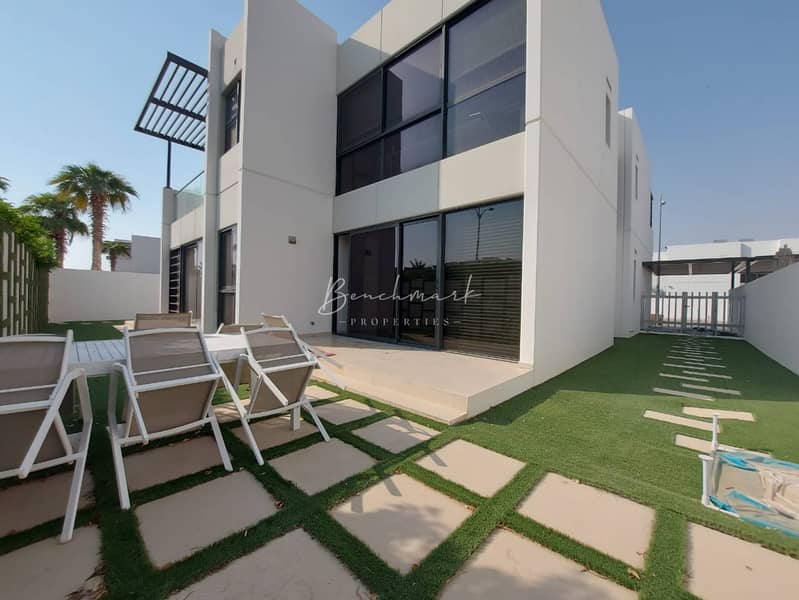 SINGLE ROW / UNFURNISHED / NEAR POOL AND EXIT